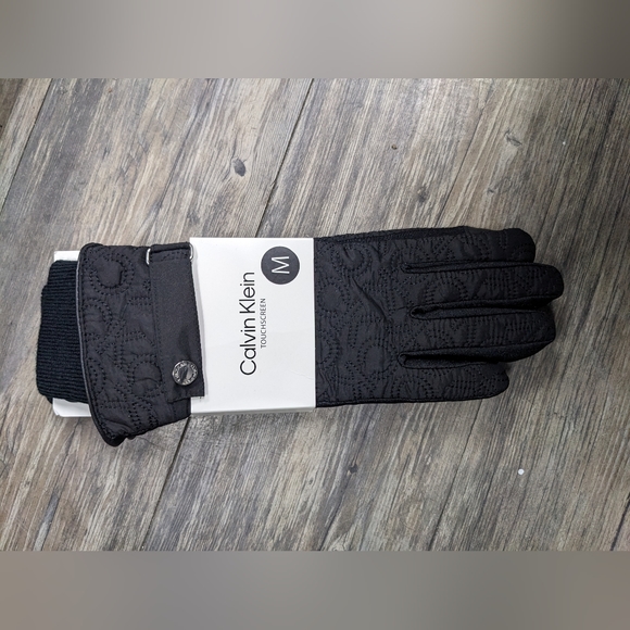 Calvin Klein quilted logo touch screen gloves - Picture 3 of 5